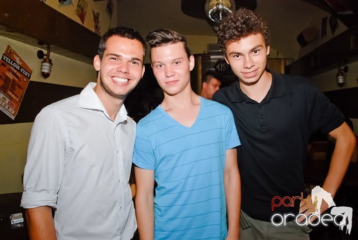 Vineri noaptea în Yellow, 