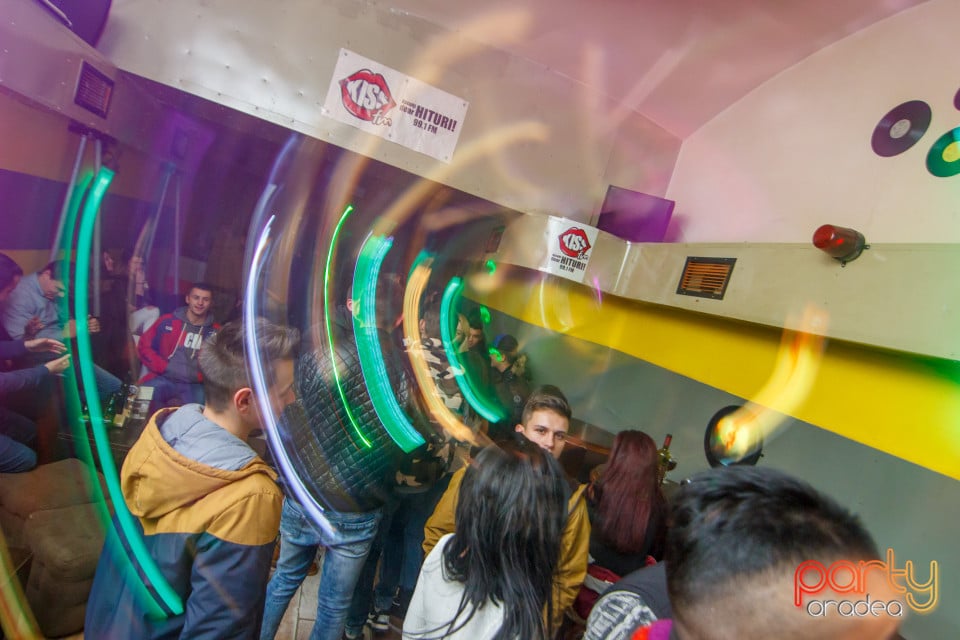 Vineri noaptea la Yellow Submarine, 