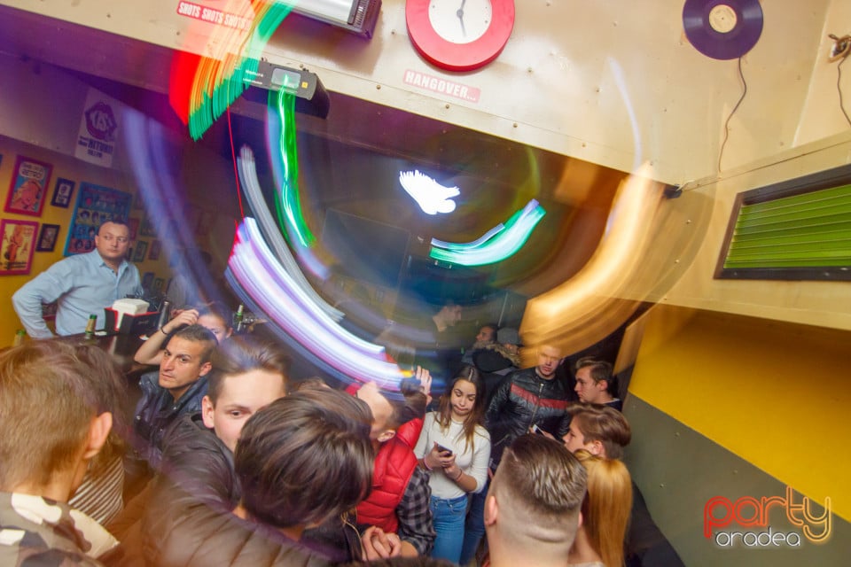 Vineri noaptea la Yellow Submarine, 