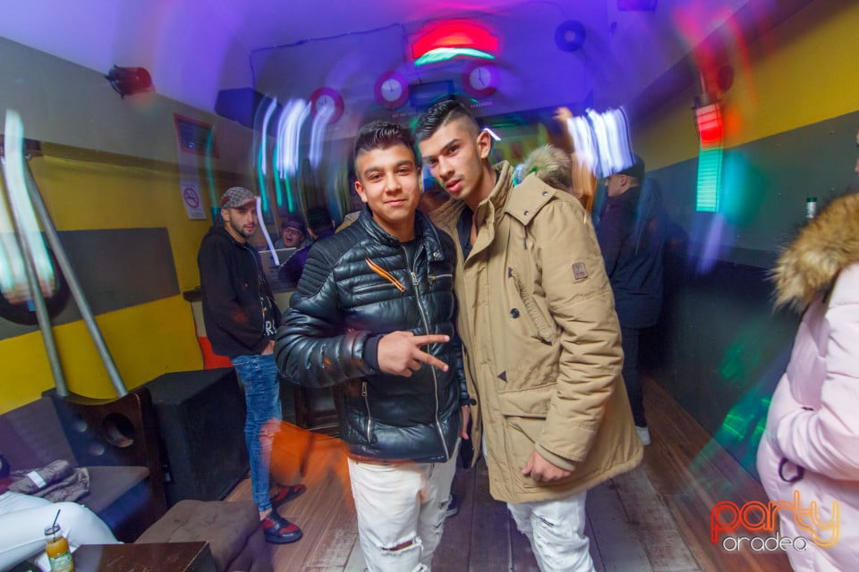 Vineri noaptea la Yellow Submarine, 