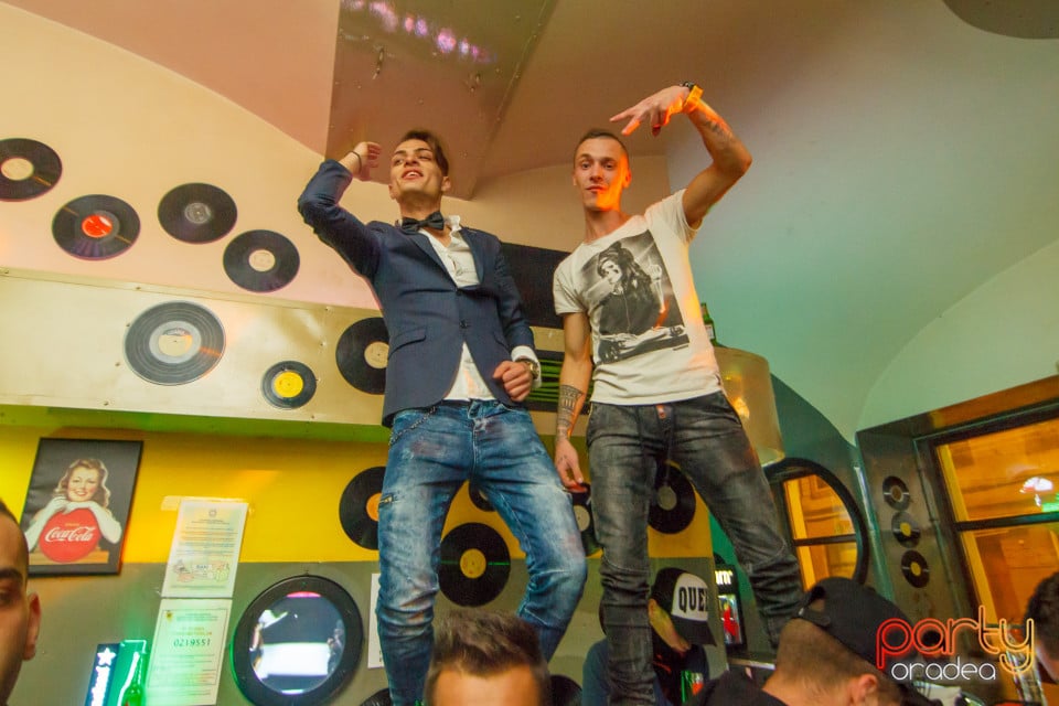 Vineri noaptea la Yellow Submarine, 