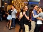 Vineri seara dansăm în Blondy's Art Café