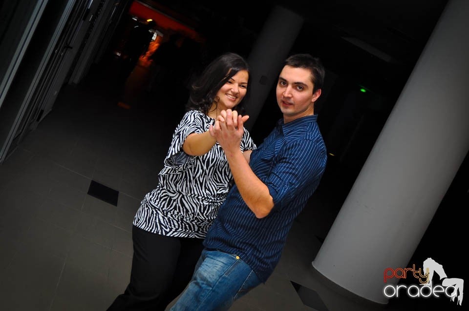 Vineri seara dansăm în Blondy's Art Café, 