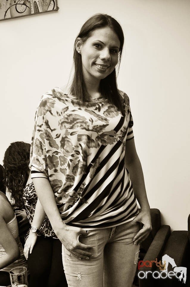 Vineri seara dansăm în Blondy's Art Café, 