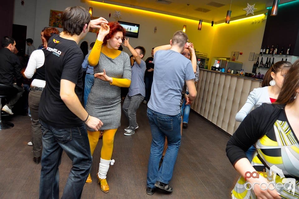 Vineri seara dansăm în Blondy's Art Café, 