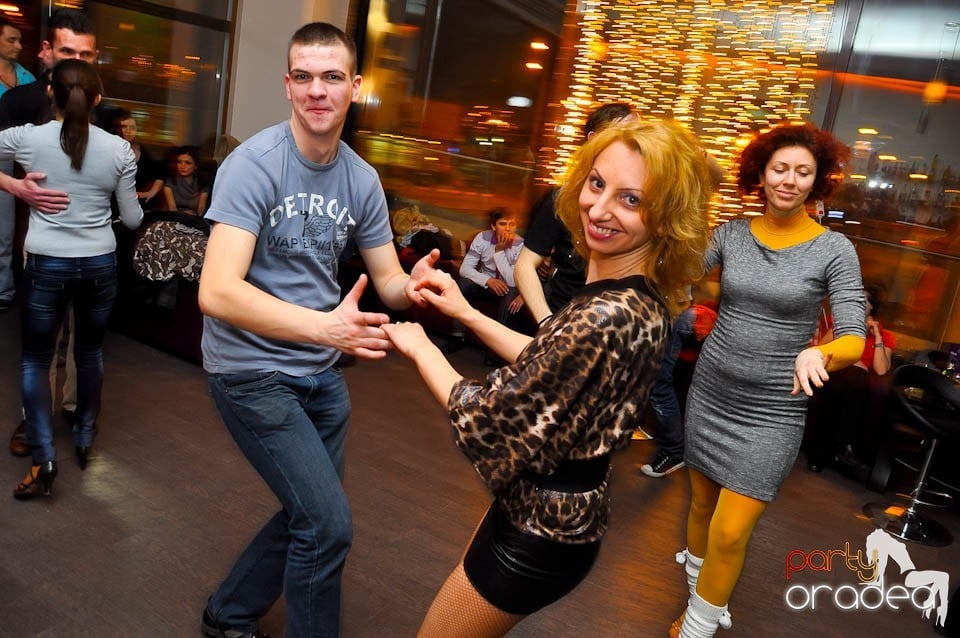 Vineri seara dansăm în Blondy's Art Café, 