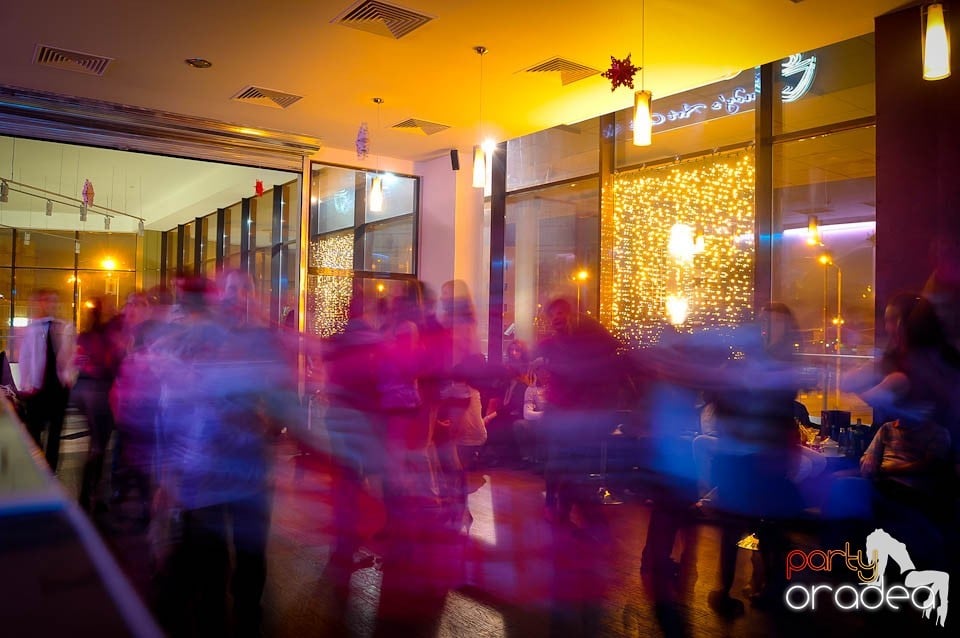 Vineri seara dansăm în Blondy's Art Café, 