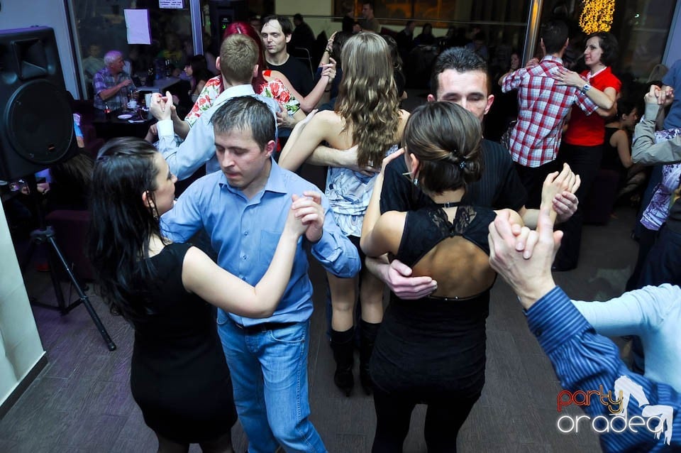 Vineri seara dansăm în Blondy's Art Café, 