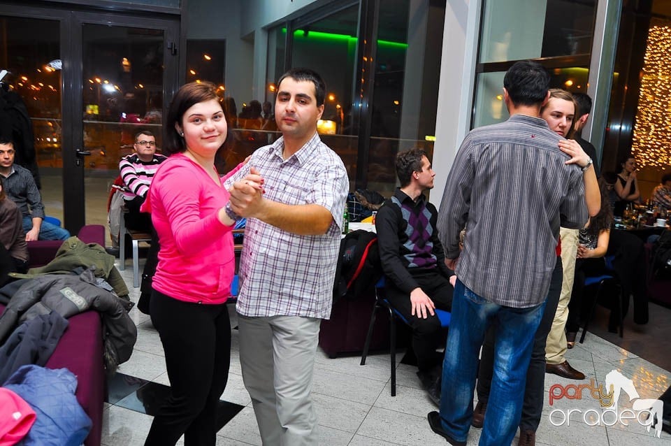 Vineri seara dansăm în Blondy's Art Café, 