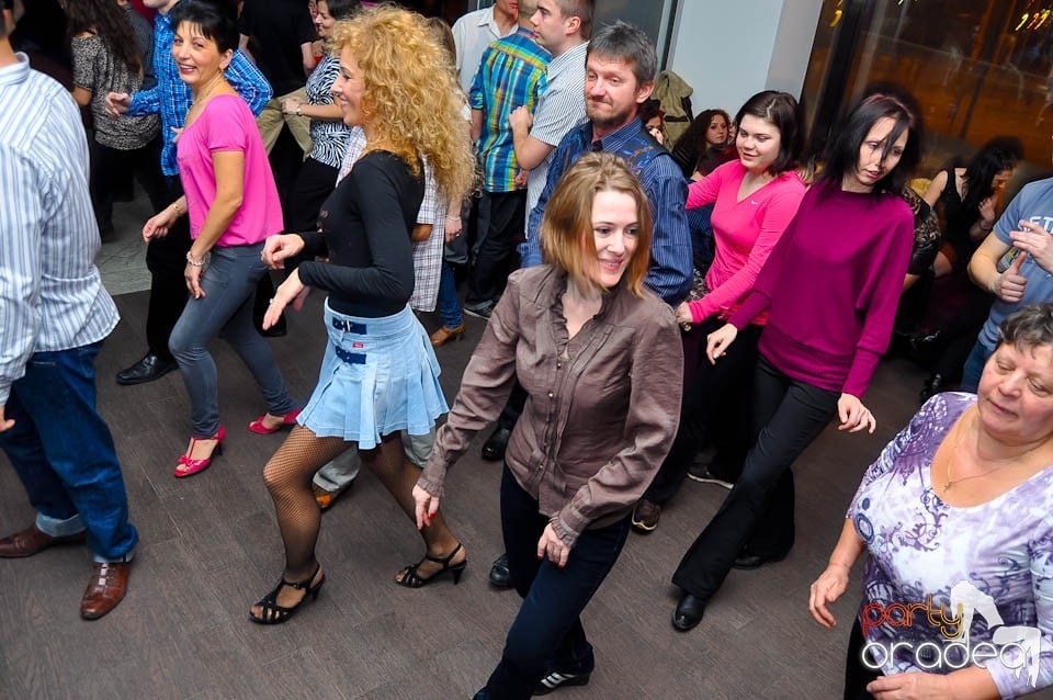 Vineri seara dansăm în Blondy's Art Café, 