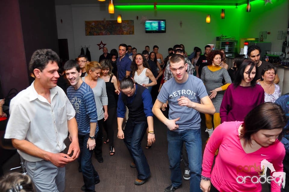 Vineri seara dansăm în Blondy's Art Café, 