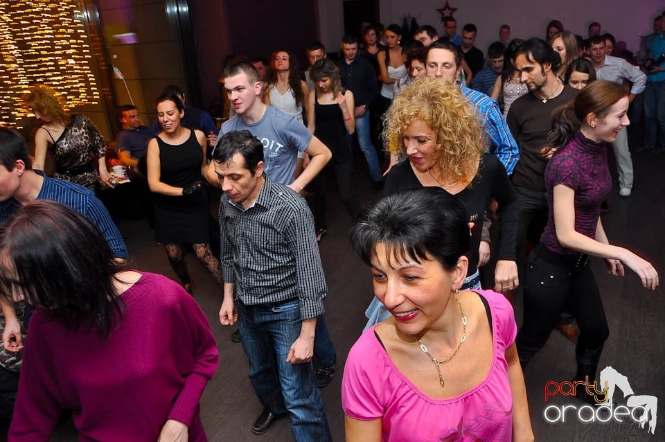 Vineri seara dansăm în Blondy's Art Café, 