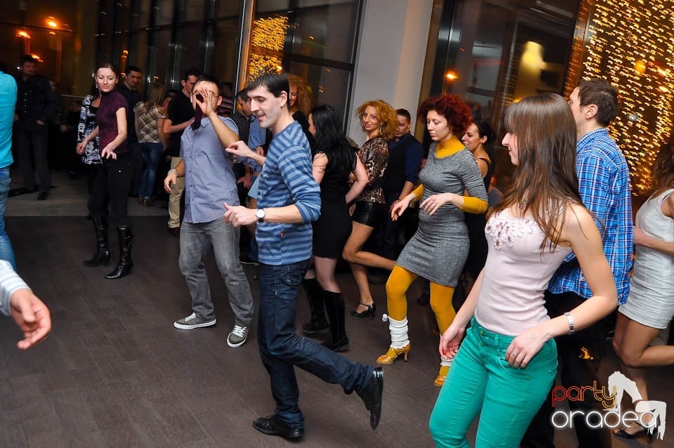 Vineri seara dansăm în Blondy's Art Café, 