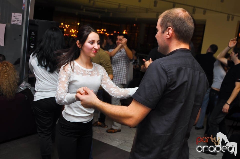 Vineri seara dansăm în Blondy's Art Café, 