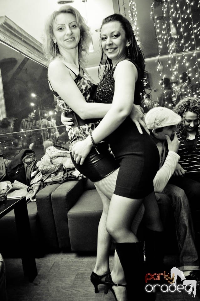 Vineri seara dansăm în Blondy's Art Café, 