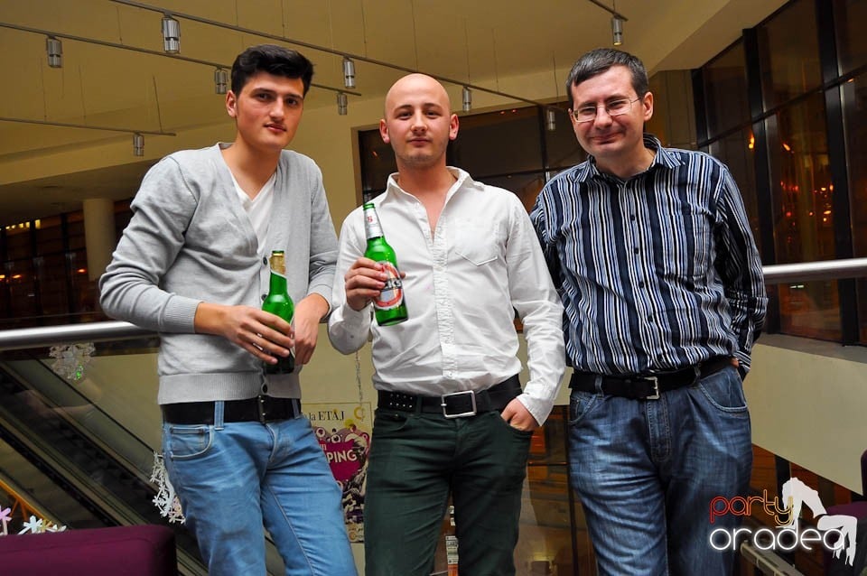 Vineri seara dansăm în Blondy's Art Café, 