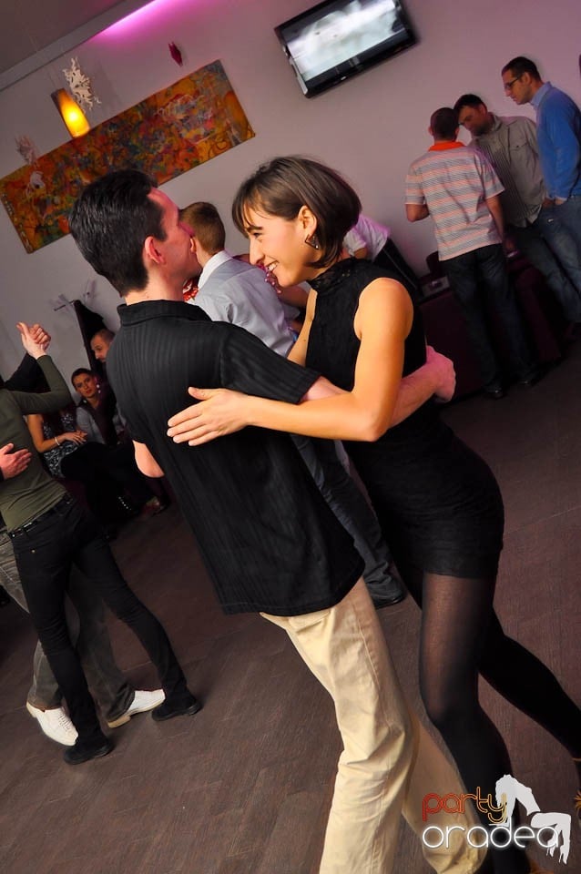 Vineri seara dansăm în Blondy's Art Café, 