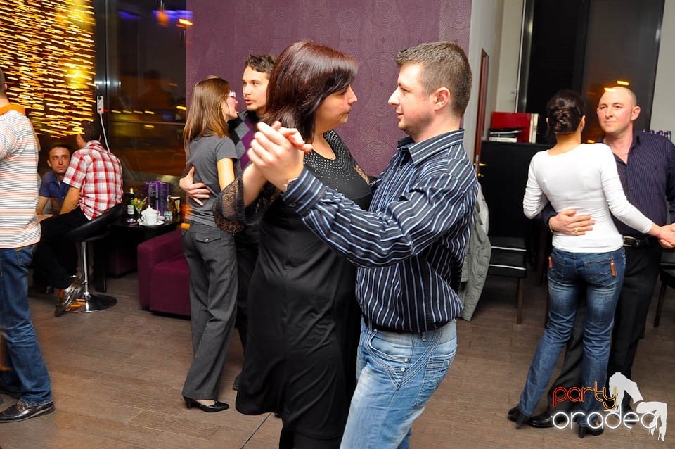 Vineri seara dansăm în Blondy's Art Café, 