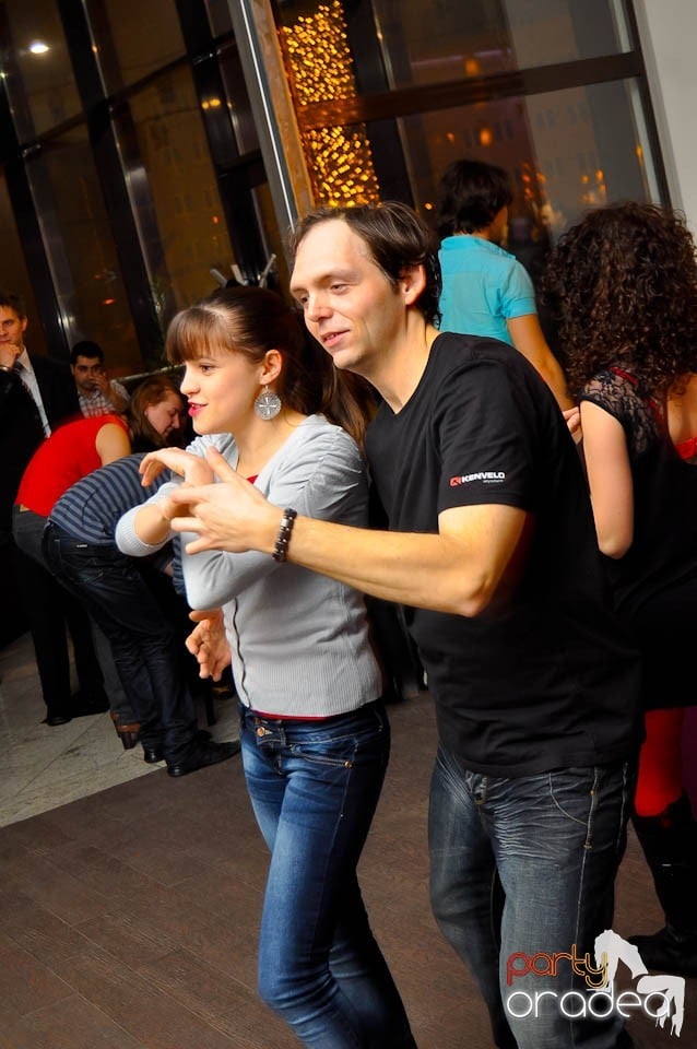 Vineri seara dansăm în Blondy's Art Café, 