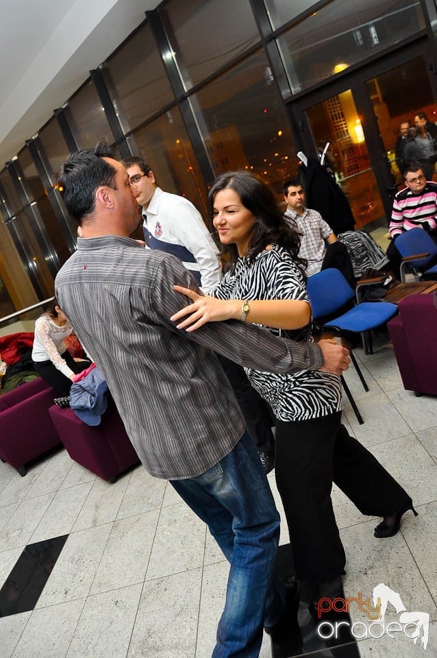 Vineri seara dansăm în Blondy's Art Café, 