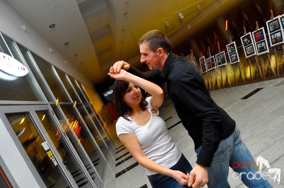 Vineri seara dansăm în Blondy's Art Café, 