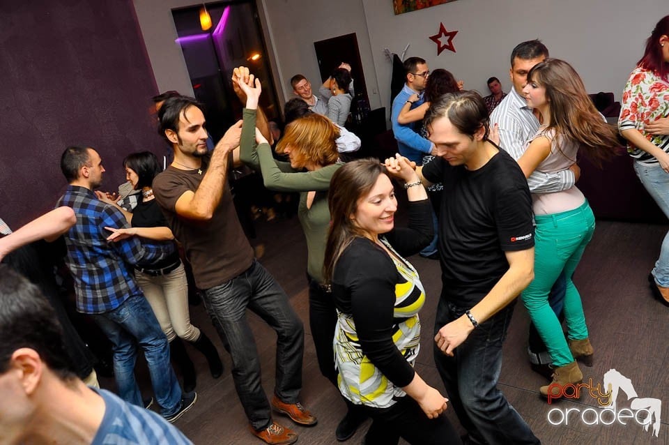 Vineri seara dansăm în Blondy's Art Café, 