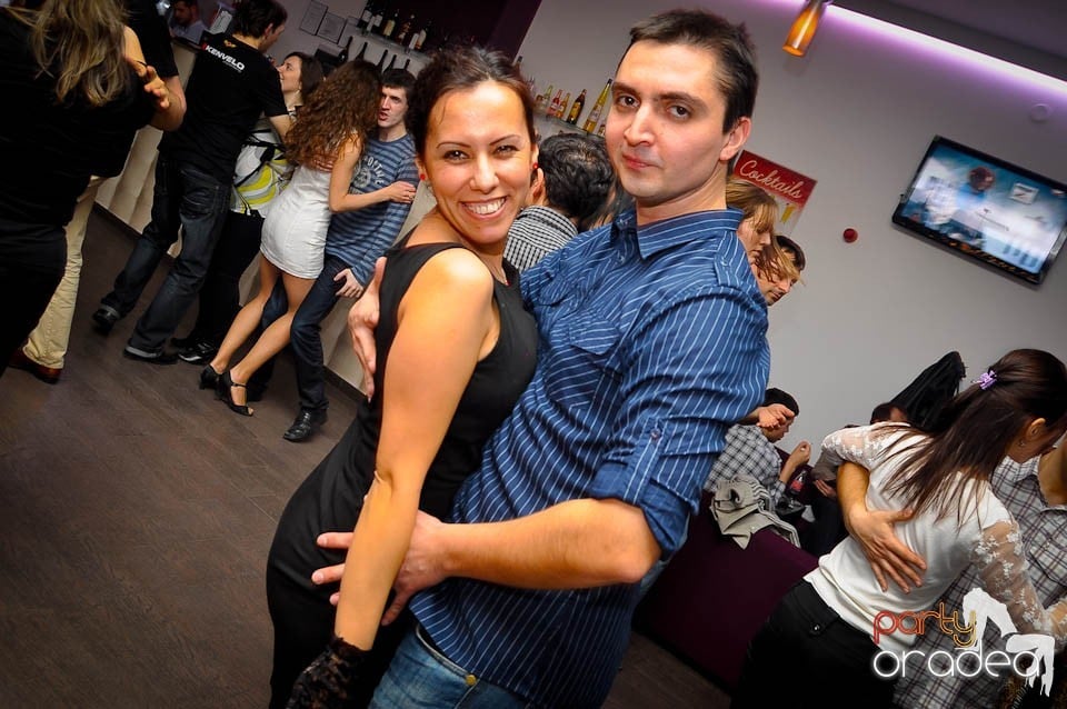 Vineri seara dansăm în Blondy's Art Café, 