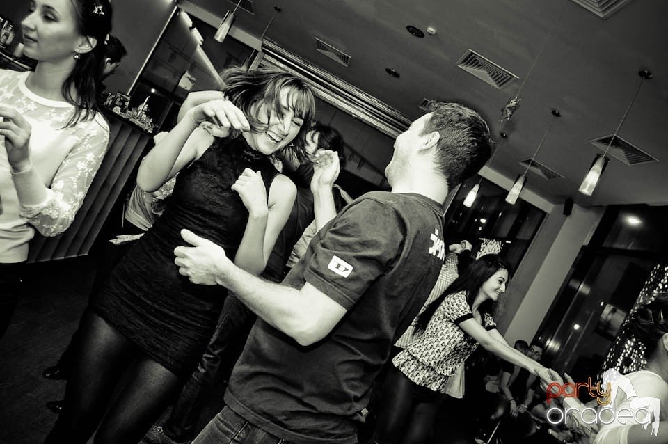 Vineri seara dansăm în Blondy's Art Café, 