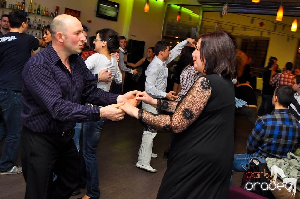 Vineri seara dansăm în Blondy's Art Café, 