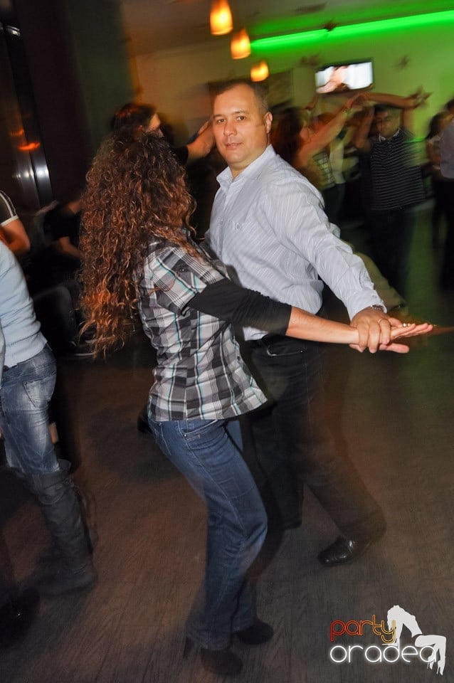 Vineri seara dansăm în Blondy's,