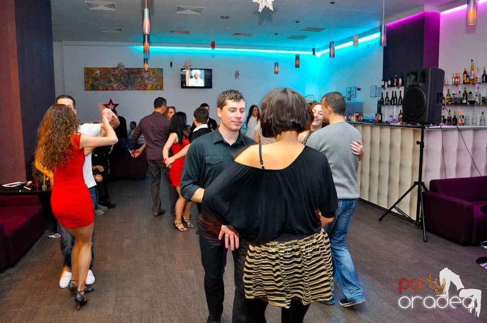Vineri seara dansăm în Blondy's,