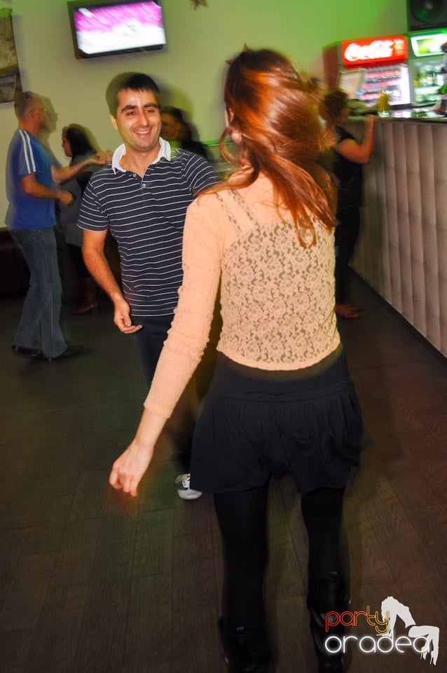 Vineri seara dansăm în Blondy's,