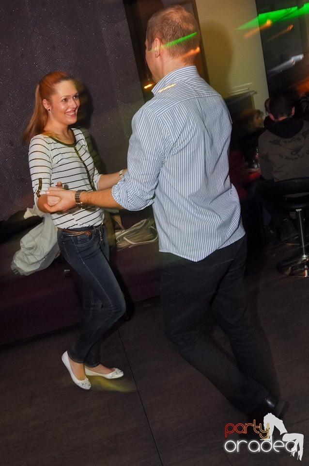 Vineri seara dansăm în Blondy's,