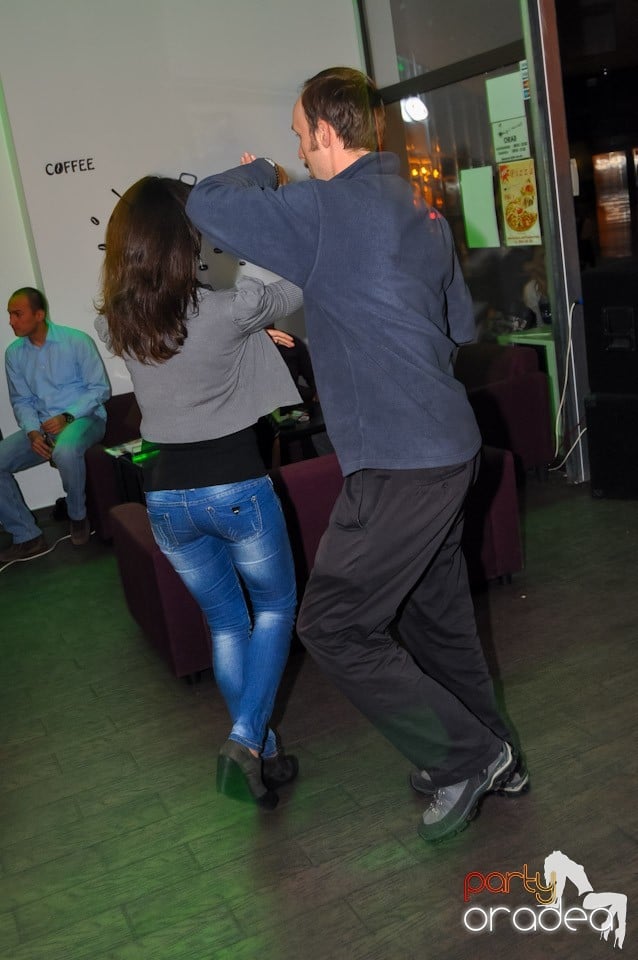 Vineri seara dansăm în Blondy's,