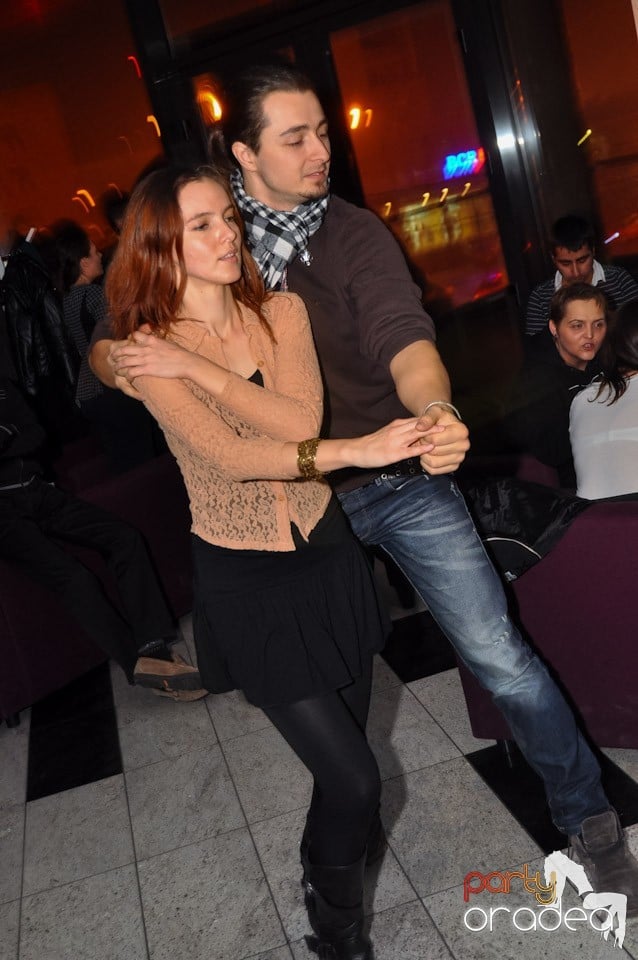Vineri seara dansăm în Blondy's,