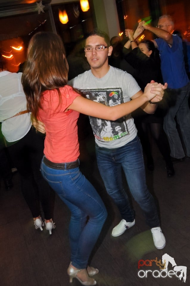 Vineri seara dansăm în Blondy's,