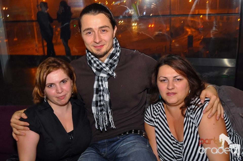 Vineri seara dansăm în Blondy's,