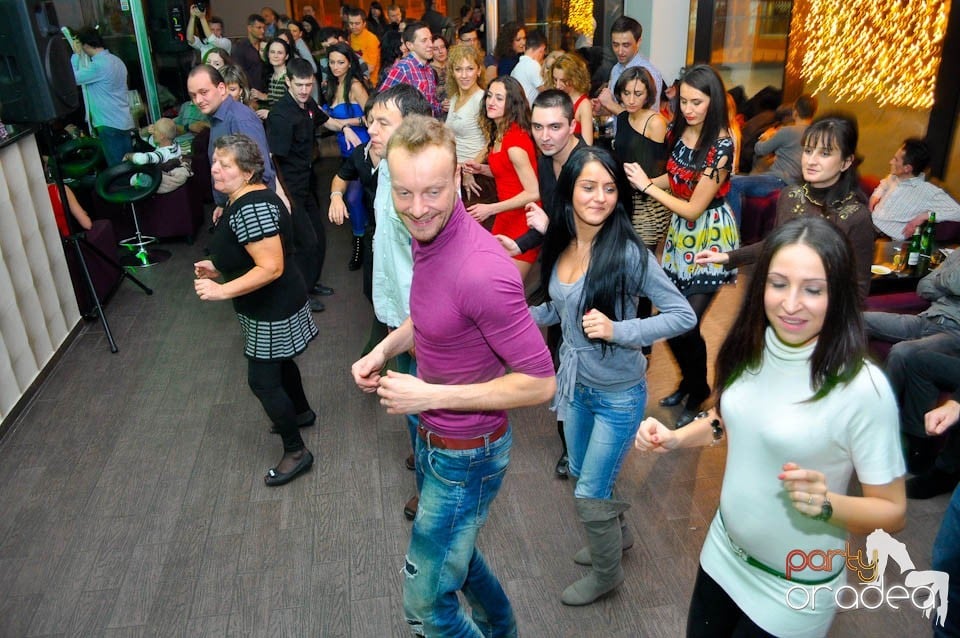 Vineri seara dansăm în Blondy's,