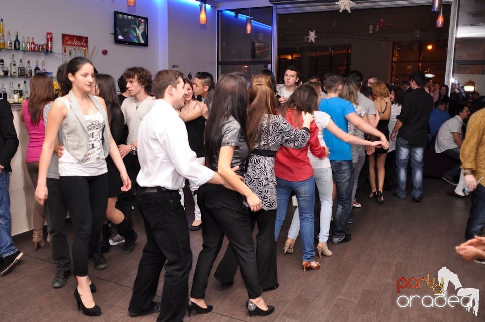 Vineri seara dansăm în Blondy's, 