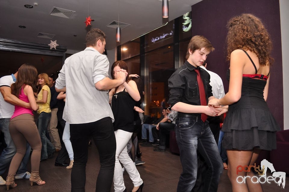 Vineri seara dansăm în Blondy's, 