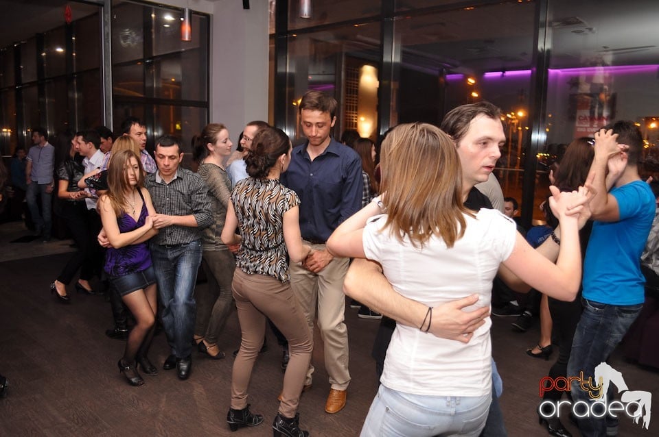 Vineri seara dansăm în Blondy's, 