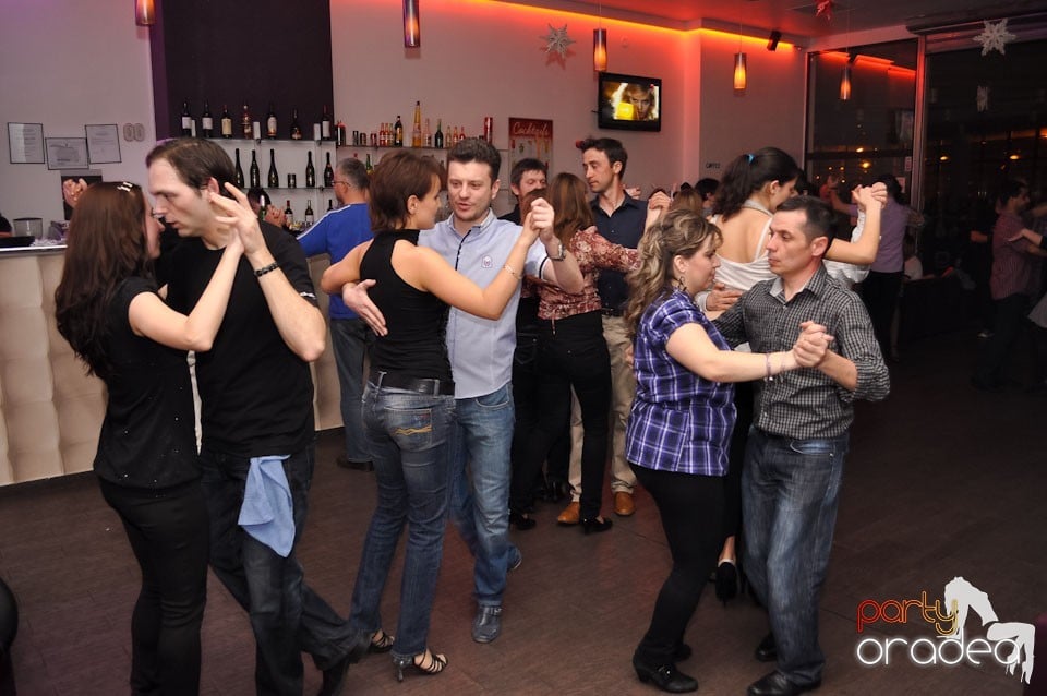 Vineri seara dansăm în Blondy's, 