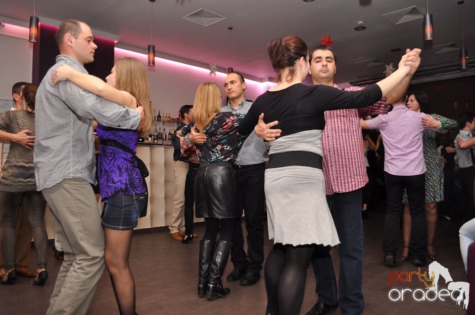 Vineri seara dansăm în Blondy's, 