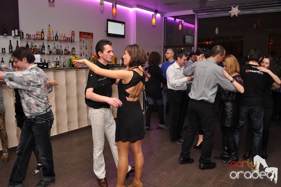 Vineri seara dansăm în Blondy's, 