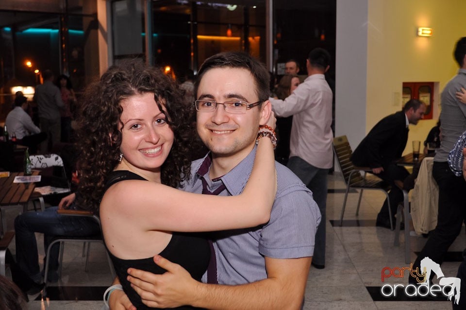 Vineri seara dansăm în Blondy's, 