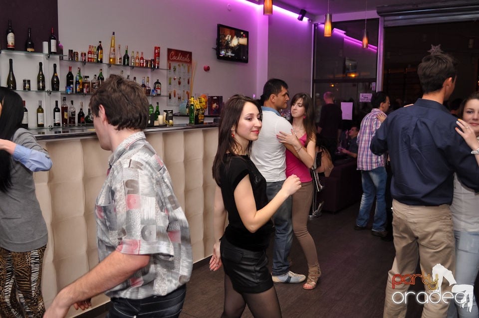 Vineri seara dansăm în Blondy's, 