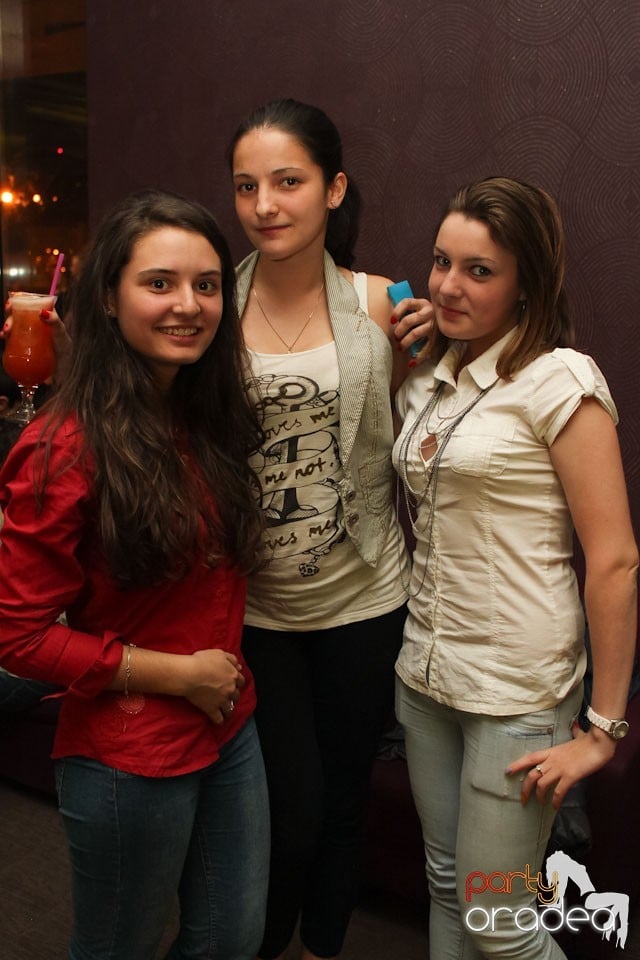 Vineri seara dansăm în Blondy's, 