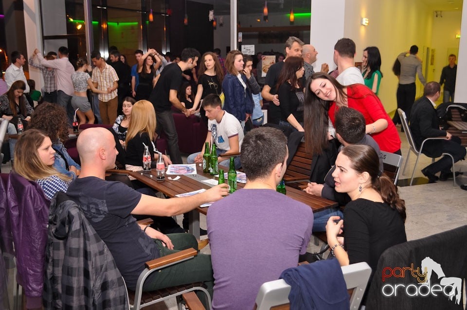 Vineri seara dansăm în Blondy's, 