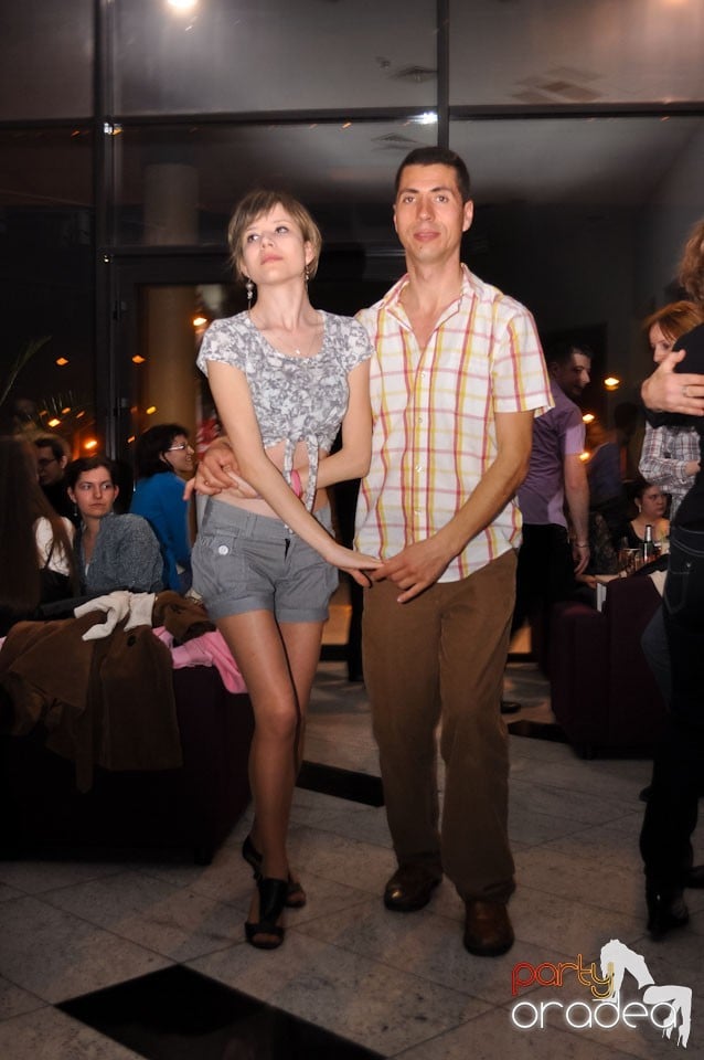 Vineri seara dansăm în Blondy's, 