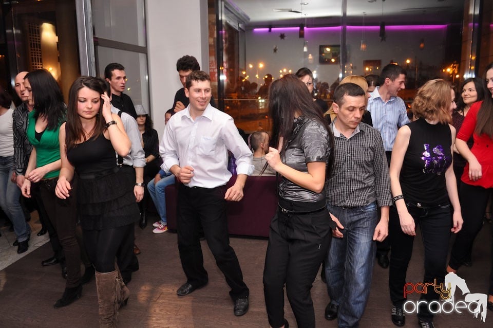 Vineri seara dansăm în Blondy's, 